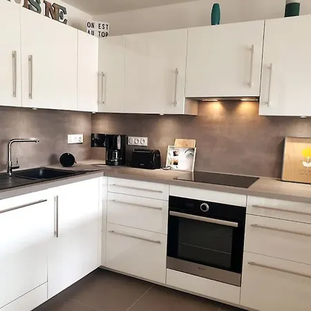 Rez De Jardin Dans De Charme ... Apartamento *