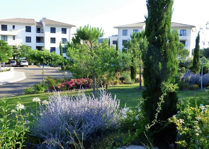 Rez De Jardin Dans Résidence De Charme ... Apartamento *