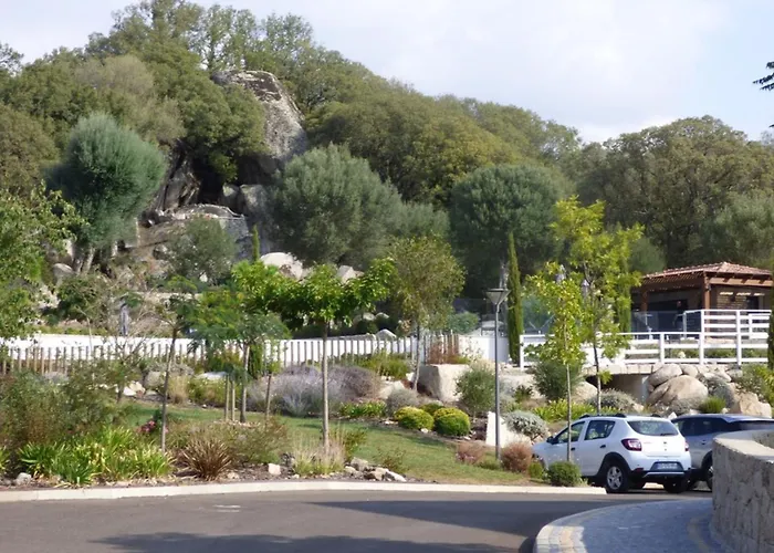 Rez De Jardin Dans De Charme ... アパート *