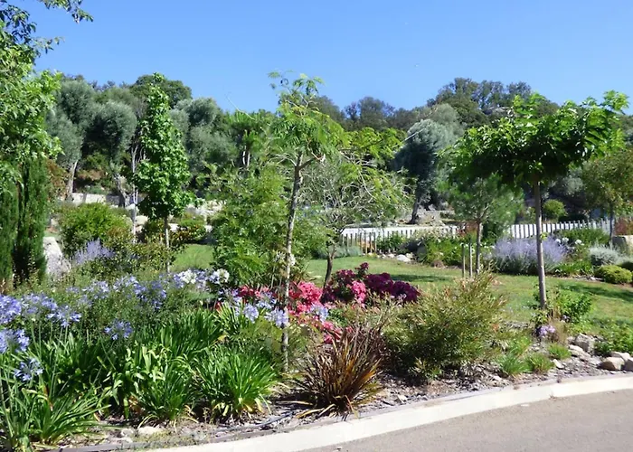 Rez De Jardin Dans De Charme ... アパート ポルトヴェッキオ